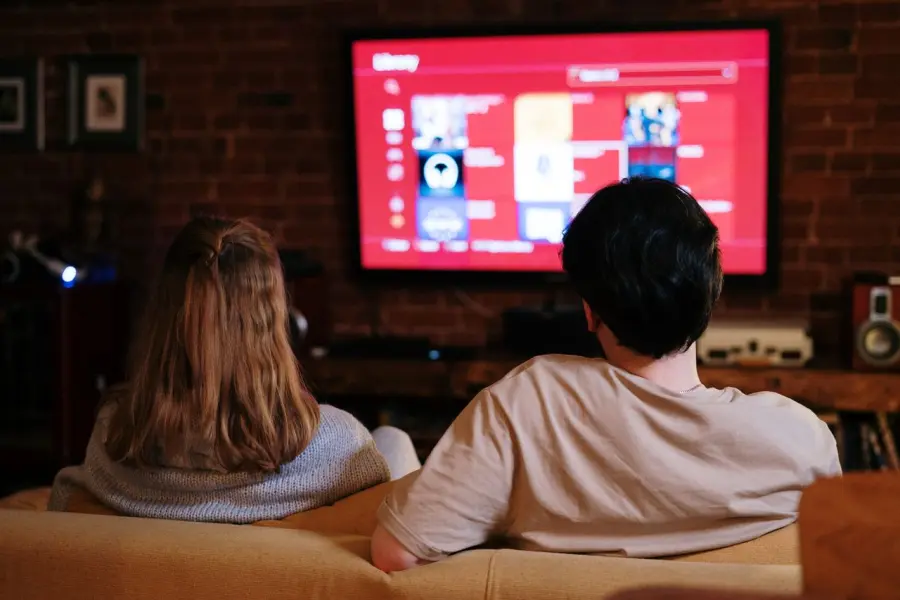 Come cambia il nostro tempo libero: film, serie e nuove abitudini culturali